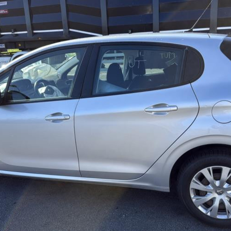 Boitier filtre a air PEUGEOT 208 1 Photo n°7