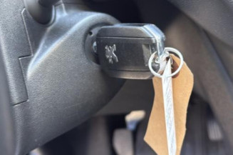 Boitier filtre a air PEUGEOT 208 1