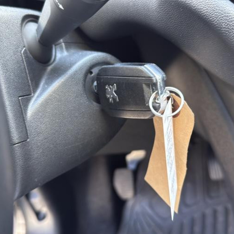 Boitier filtre a air PEUGEOT 208 1 Photo n°20