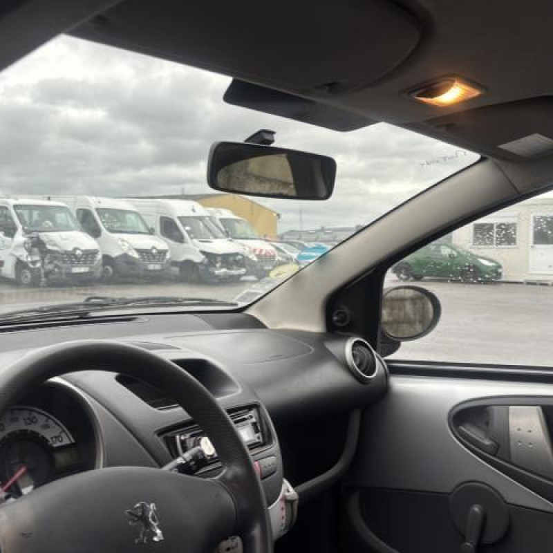 Vitre arriere gauche PEUGEOT 107 Photo n°16