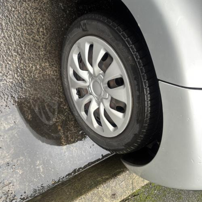 Vitre arriere gauche PEUGEOT 107 Photo n°20