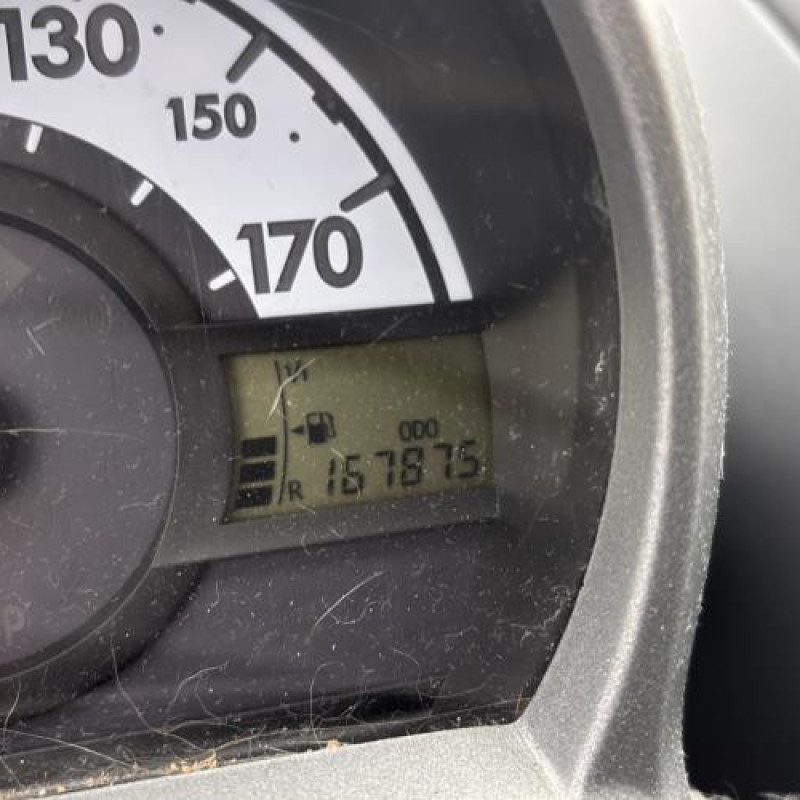 Vitre arriere gauche PEUGEOT 107 Photo n°13