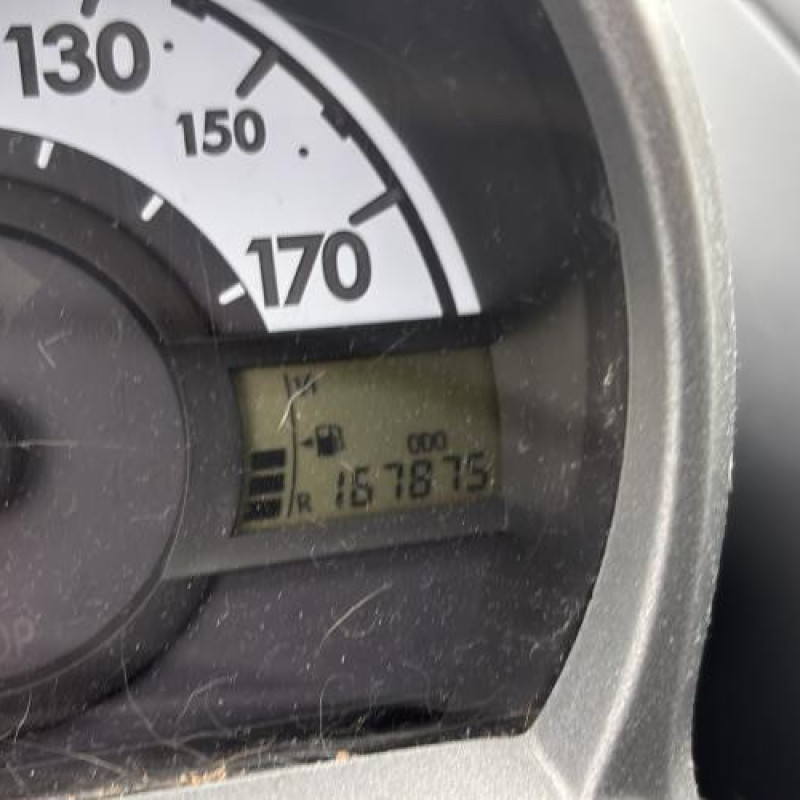 Vitre arriere gauche PEUGEOT 107 Photo n°14