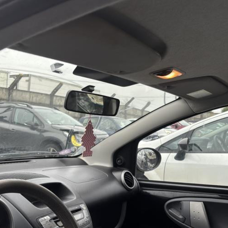 Vitre arriere gauche PEUGEOT 107 Photo n°18