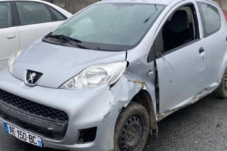 Vitre arriere gauche PEUGEOT 107 Photo n°1