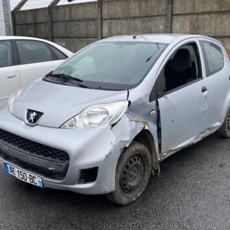 Vitre arriere gauche PEUGEOT 107 Photo n°1