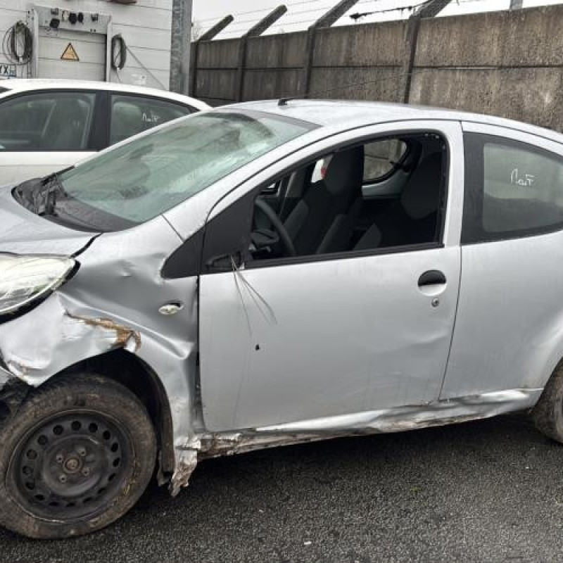 Vitre arriere gauche PEUGEOT 107 Photo n°13