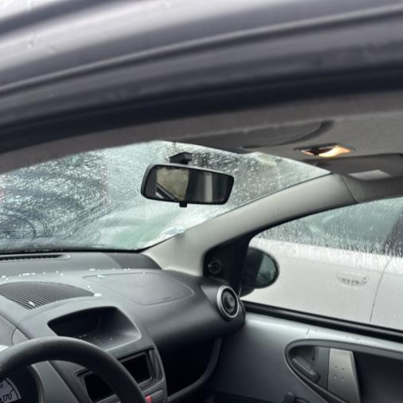 Vitre arriere gauche PEUGEOT 107 Photo n°17