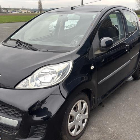 Vitre arriere gauche PEUGEOT 107 Photo n°1