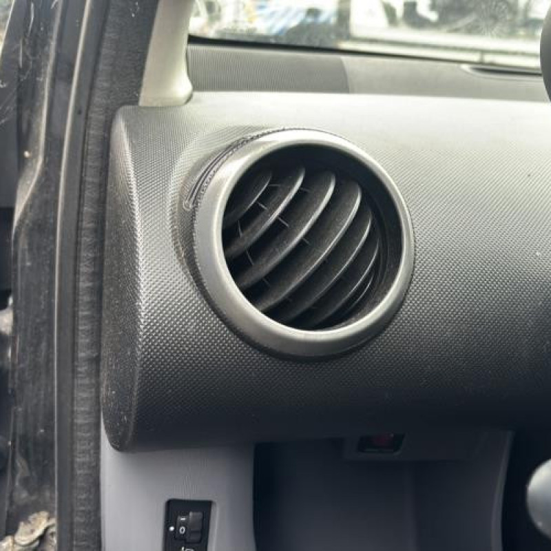 Vitre arriere gauche PEUGEOT 107 Photo n°12