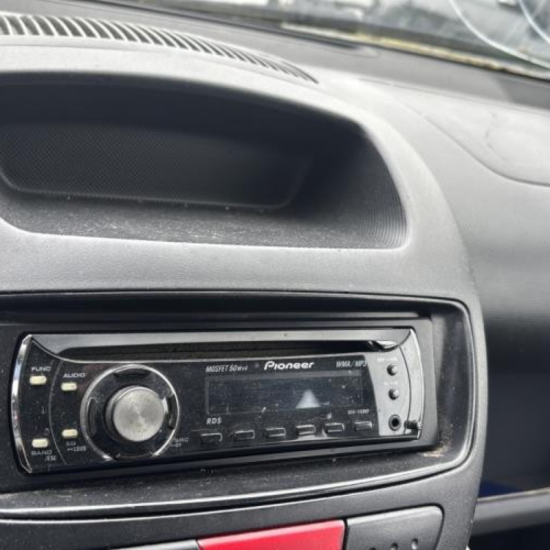 Vitre arriere gauche PEUGEOT 107 Photo n°15