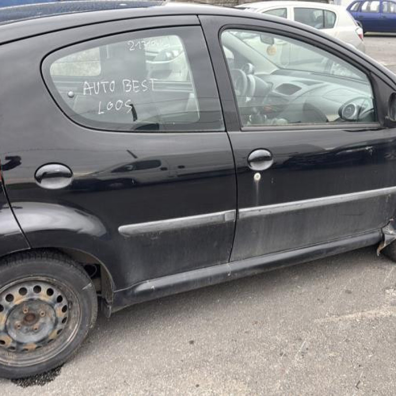Vitre avant gauche PEUGEOT 107 Photo n°6