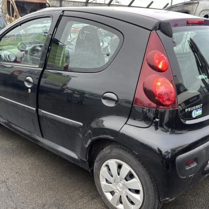 Vitre arriere gauche PEUGEOT 107 Photo n°4