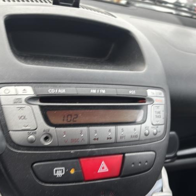 Vitre arriere gauche PEUGEOT 107 Photo n°19