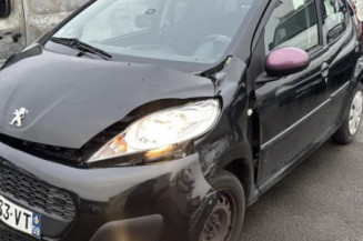 Vitre avant gauche PEUGEOT 107 Photo n°1