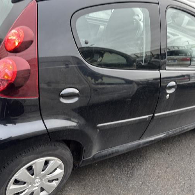 Vitre avant gauche PEUGEOT 107 Photo n°6