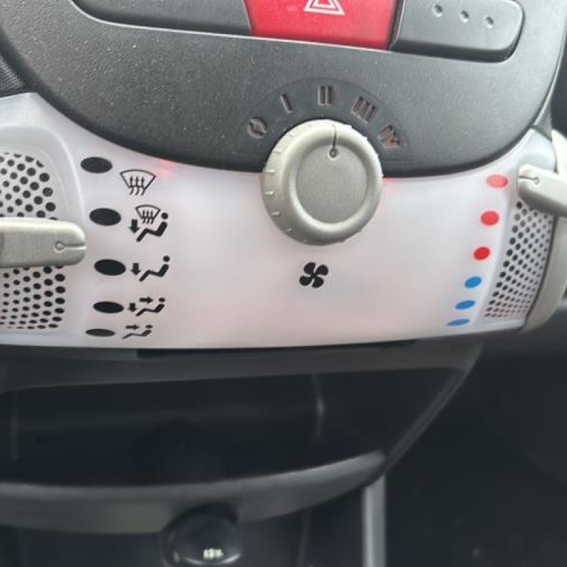 Vitre avant gauche PEUGEOT 107 Photo n°20