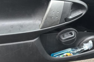 Traverse superieure PEUGEOT 107