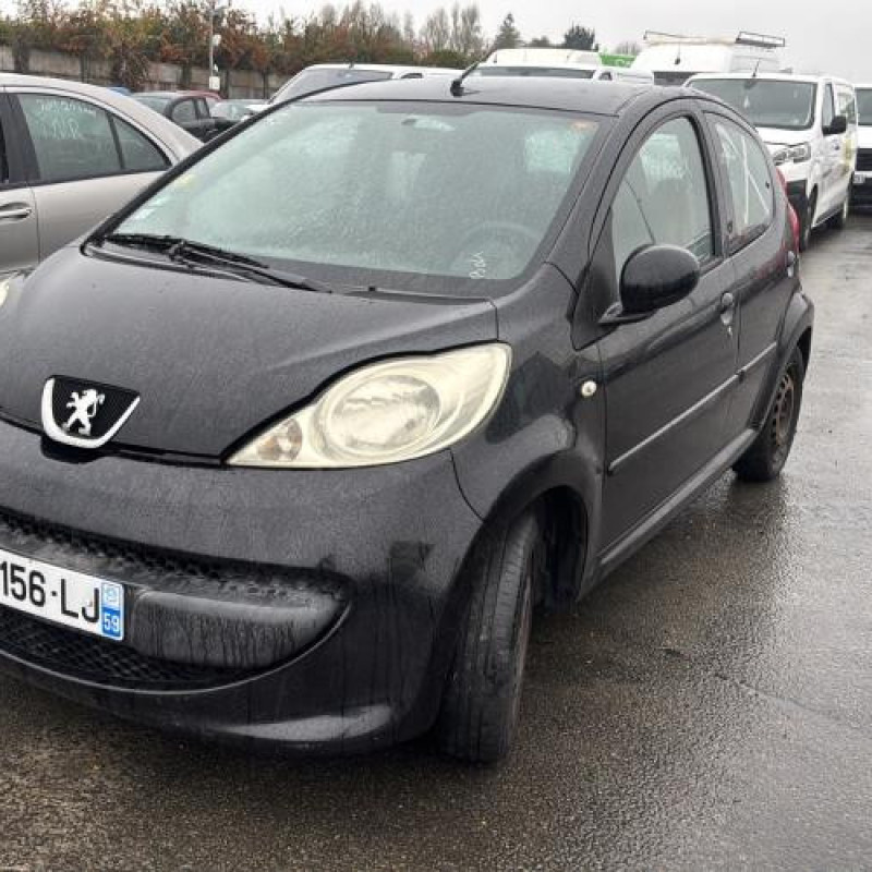 Vitre arriere gauche PEUGEOT 107 Photo n°1