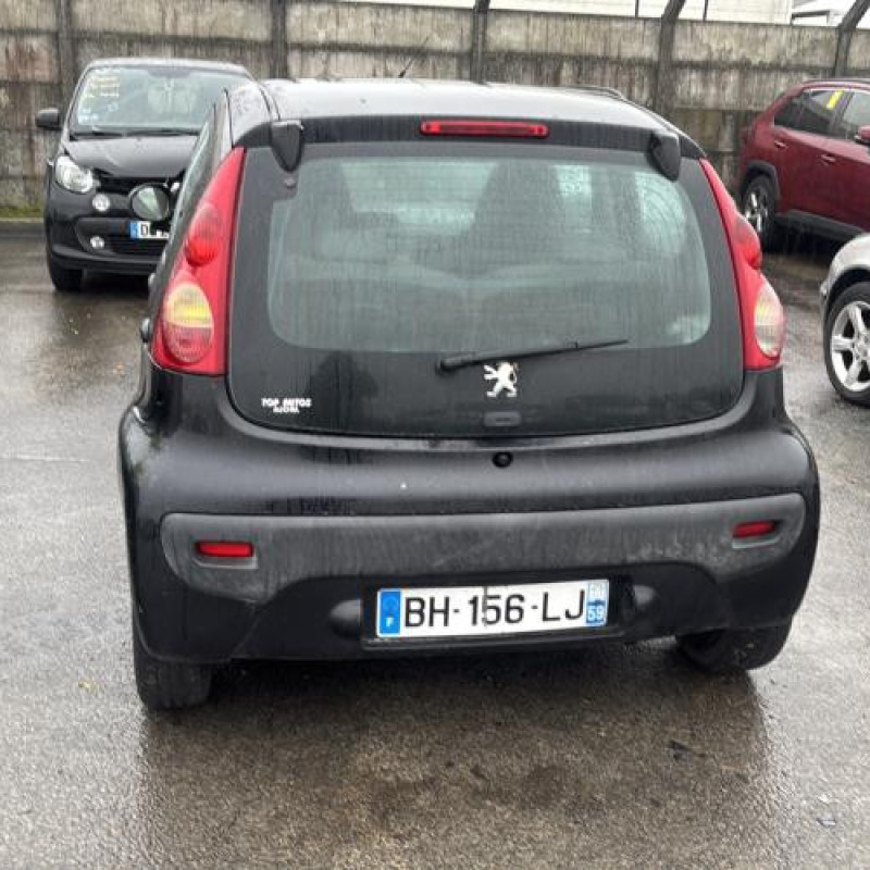 Vitre arriere gauche PEUGEOT 107 Photo n°5
