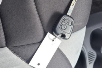 Traverse superieure PEUGEOT 107