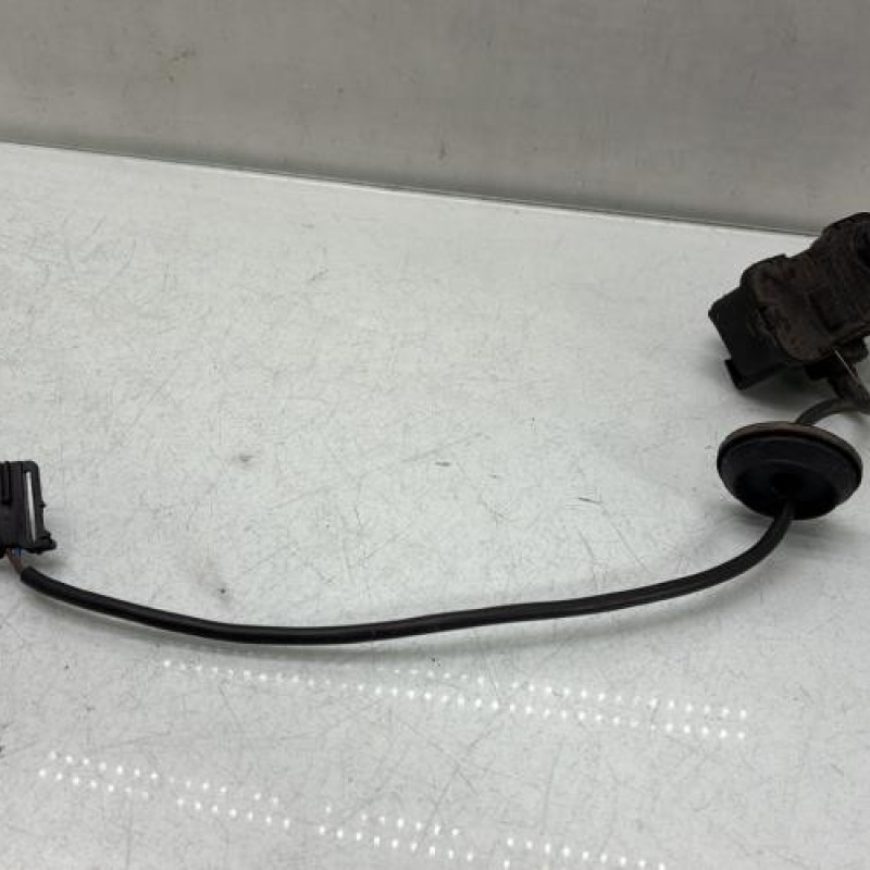 Actionneur verrou trappe d'essence VOLKSWAGEN POLO 5 Photo n°3