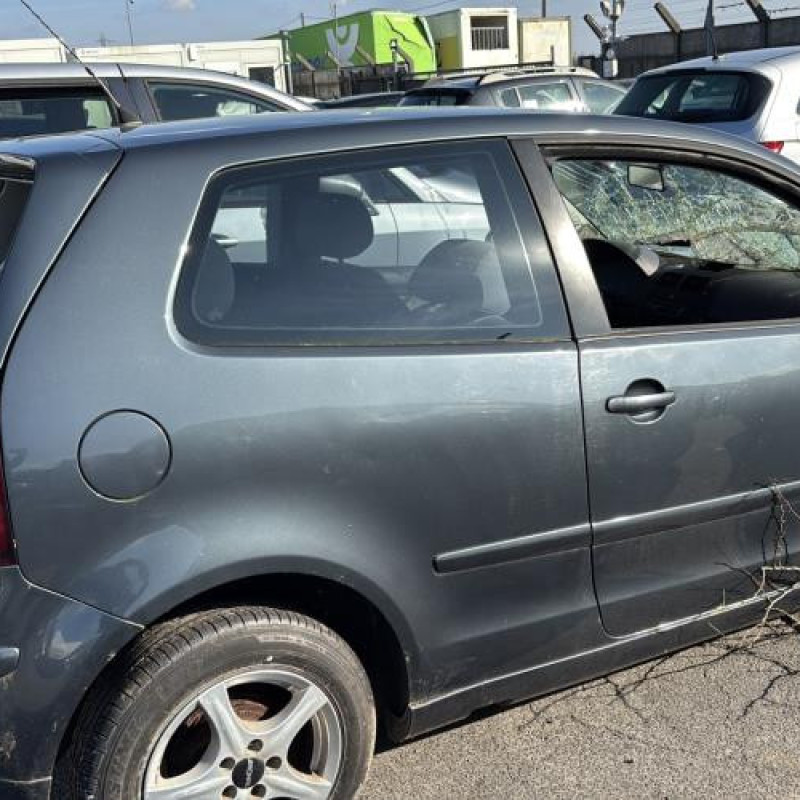 Actionneur verrou trappe d'essence VOLKSWAGEN POLO 4 Photo n°10