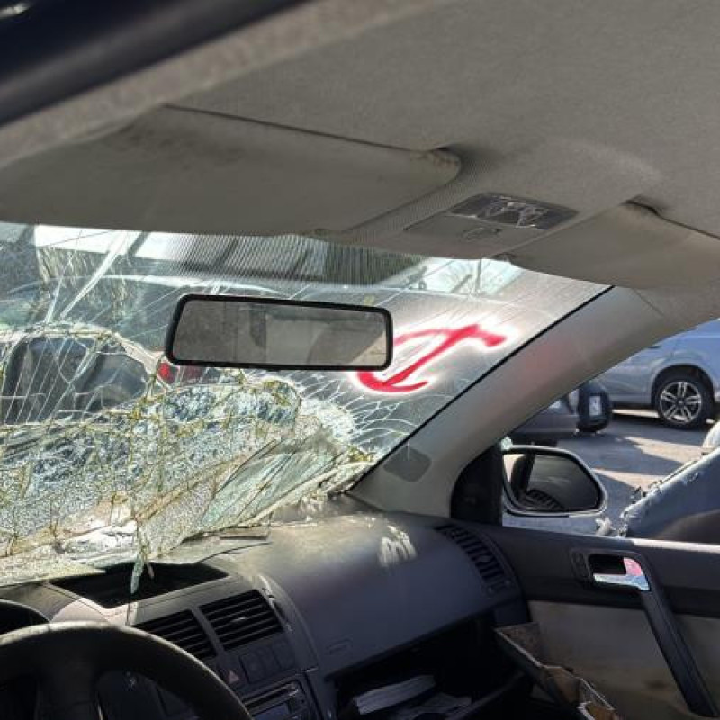 Actionneur verrou trappe d'essence VOLKSWAGEN POLO 4 Photo n°15