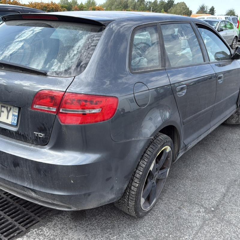AUDI A3 2 SPORTBACK PHASE 2 2.0 TDI - 16V TURBO Photo n°3
