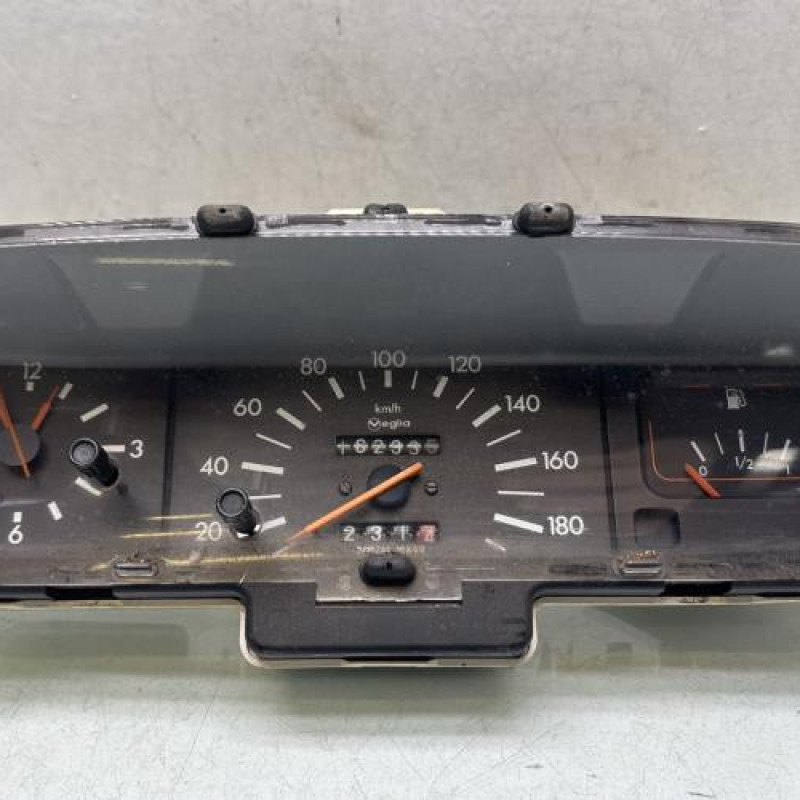 Compteur PEUGEOT 205 Photo n°1