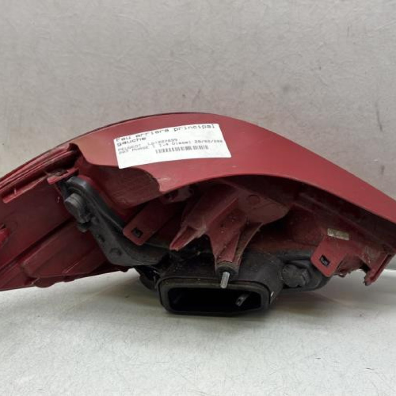 Feu arriere principal gauche (feux) PEUGEOT 207 Photo n°2