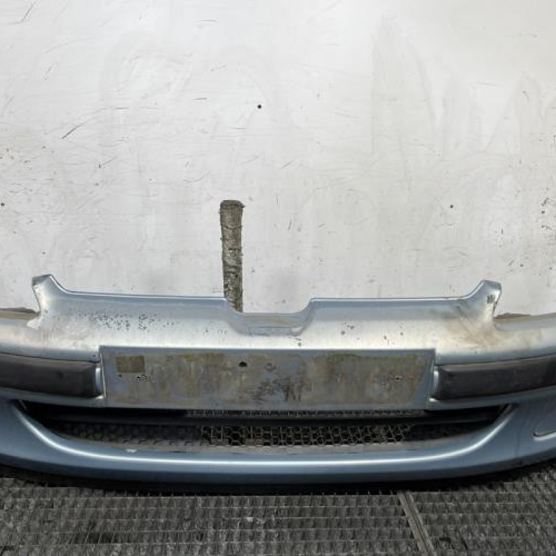 Pare choc avant PEUGEOT 106 Photo n°1