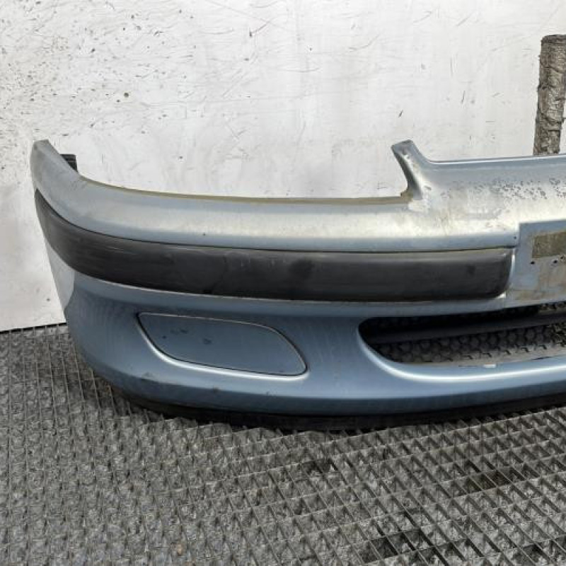 Pare choc avant PEUGEOT 106 Photo n°2