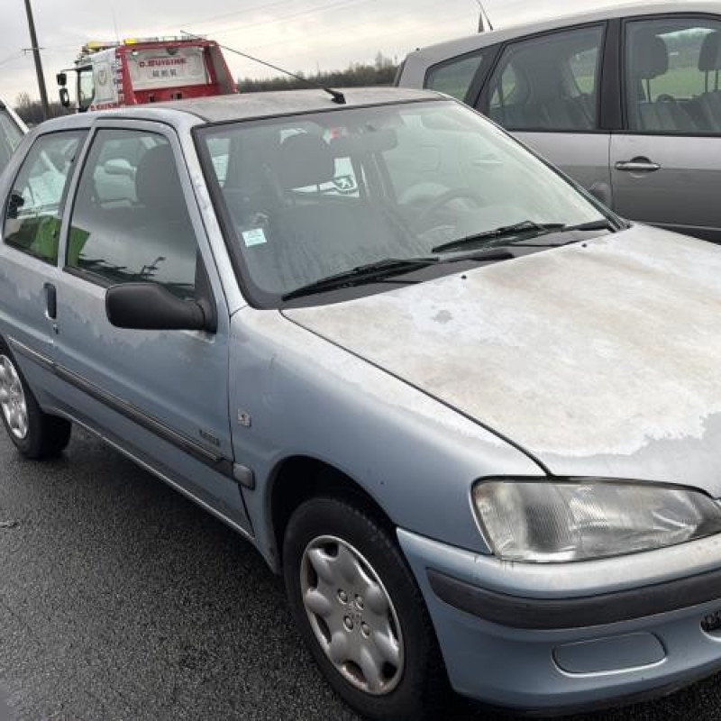 Feu arriere stop central PEUGEOT 106 Photo n°6