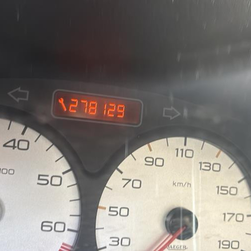 Feu arriere principal droit (feux) PEUGEOT 206 Photo n°10