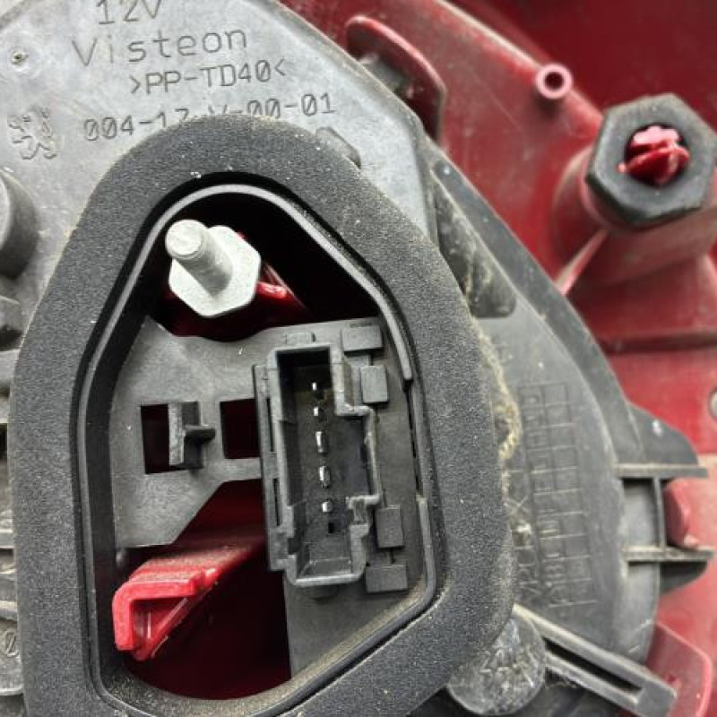 Feu arriere principal droit (feux) PEUGEOT 208 1 Photo n°3