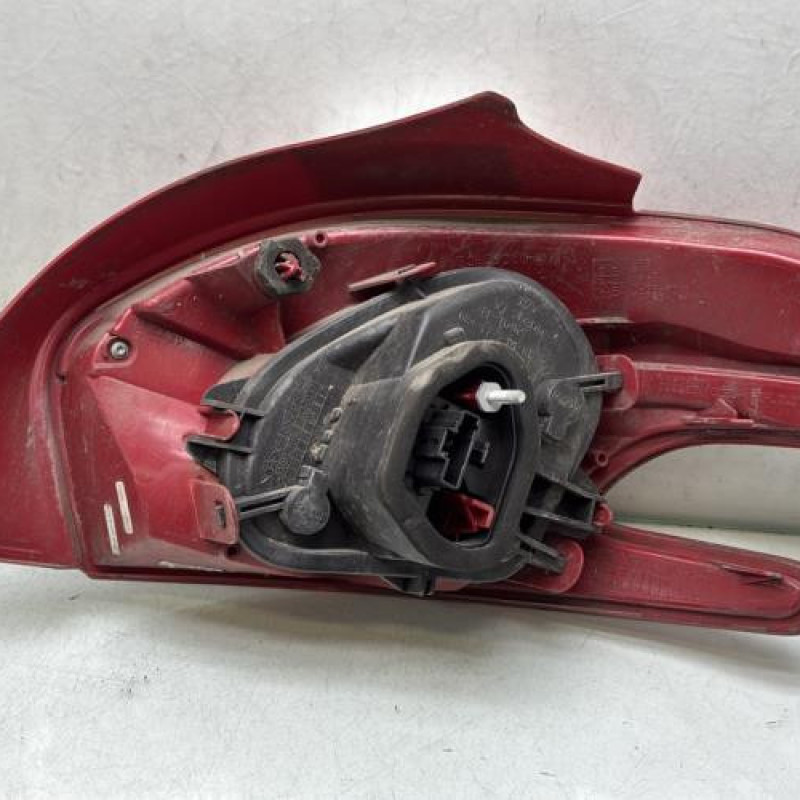 Feu arriere principal gauche (feux) PEUGEOT 208 1 Photo n°2