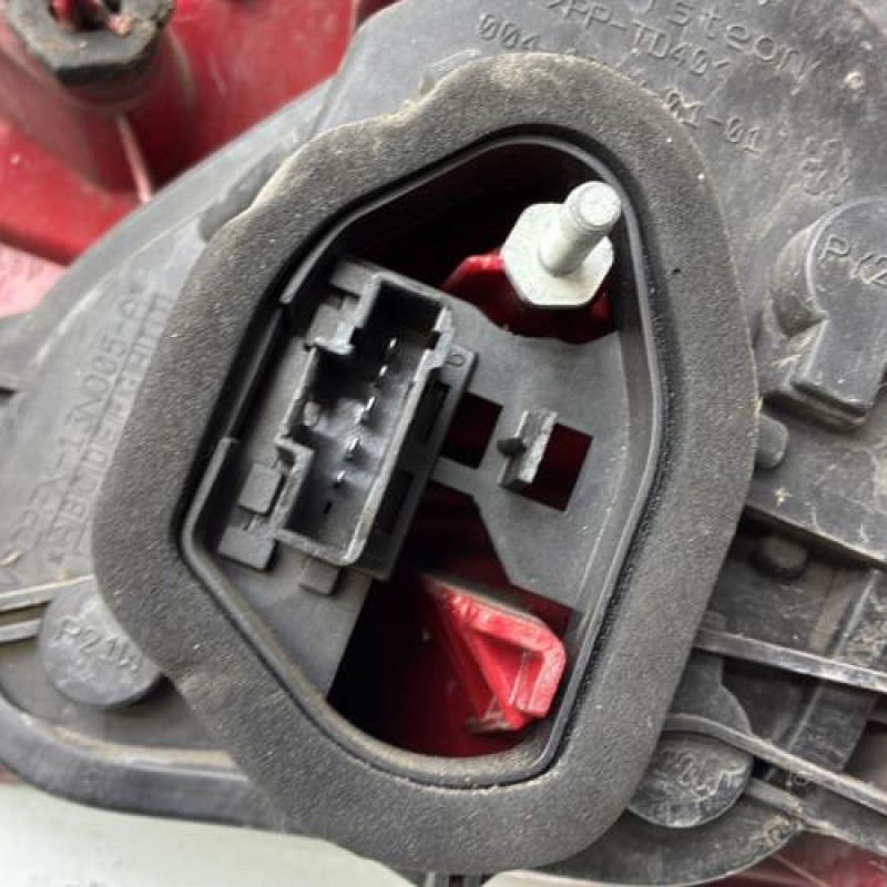 Feu arriere principal gauche (feux) PEUGEOT 208 1 Photo n°3