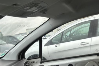 Poignee porte arriere droit PEUGEOT 208 1