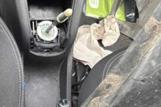 Poignee porte arriere droit PEUGEOT 208 1