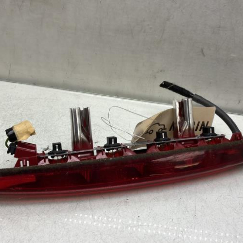 Feu arriere stop central PEUGEOT 208 1 Photo n°2