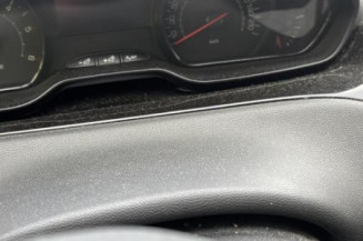 Feu arriere stop central PEUGEOT 208 1