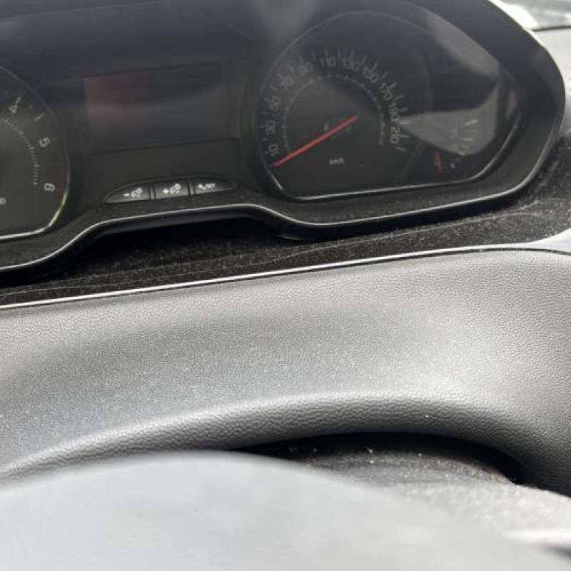 Feu arriere stop central PEUGEOT 208 1 Photo n°18