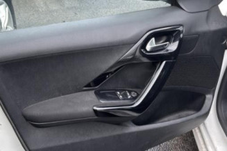 Serrure avant gauche PEUGEOT 208 1