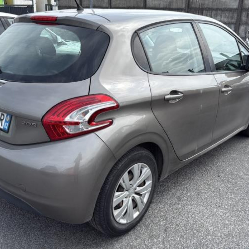 Anti brouillard arriere PEUGEOT 208 1 Photo n°9