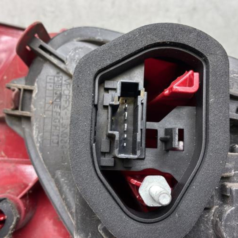 Feu arriere principal droit (feux) PEUGEOT 208 1 Photo n°3