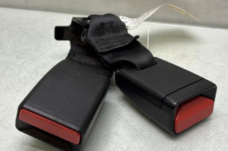 Attache ceinture arriere droit PEUGEOT 208 1 Photo n°1