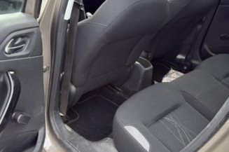 Attache ceinture arriere droit PEUGEOT 208 1