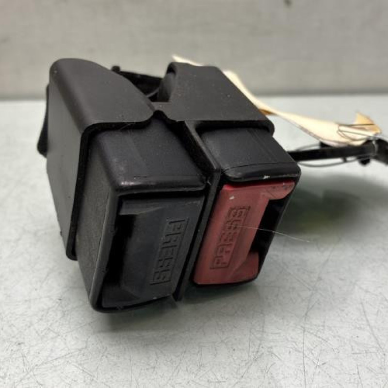 Attache ceinture arriere gauche RENAULT CLIO 2 Photo n°1