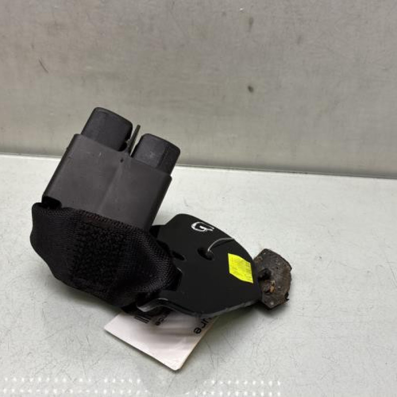 Attache ceinture arriere gauche RENAULT CLIO 2 Photo n°3